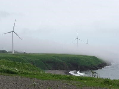 画像霧に隠れる風車