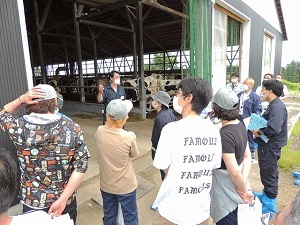 写真2須田良紀指導農業士より、経営概況を紹介いただきました