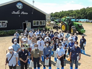 写真1根室管内指導農業士会員、新規参入希望者など51名の参加がありました